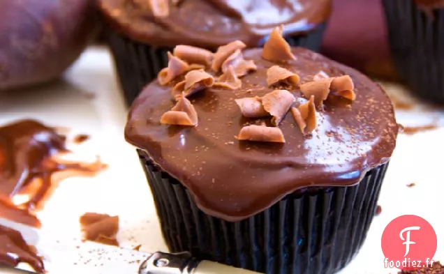 Cupcakes Veloutés Au Chocolat Et À La Betterave Avec Tartinade De Fudge Au Chocolat