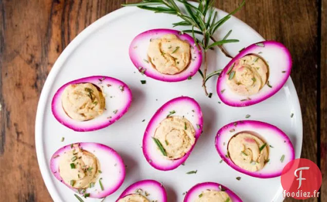 Œufs diaboliques à la betterave et au cornichon