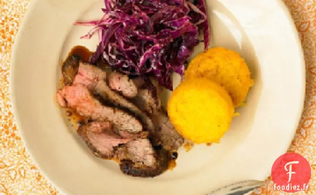 Steak De Flanc Frotté Au Chili Avec Salade De Chou Et Rond De Polenta