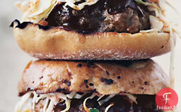 Hamburgers de Porc au Barbecue avec Salade de Chou