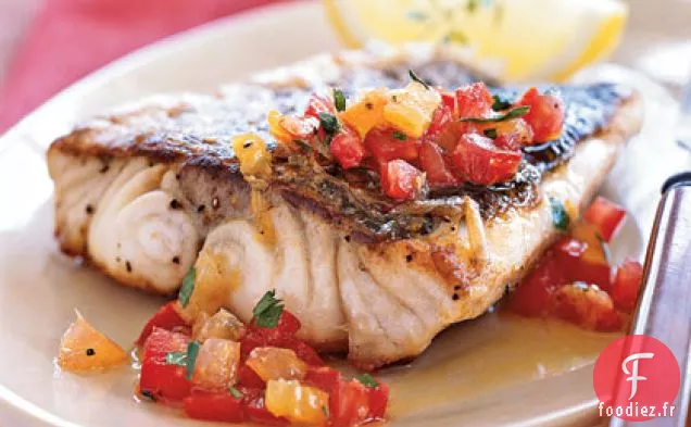 Bar rôti à la Poêle avec Vinaigrette aux Tomates Anciennes aux Agrumes