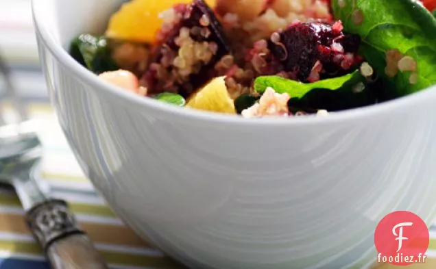 Recette De Salade De Quinoa Avec Betteraves Rôties, Pois Chiches, Spinac De Bébé
