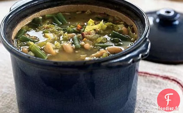 Minestrone Copieux avec de l'orge, de la Sauge et des haricots