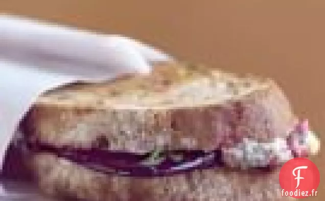 Panini De Betterave Rôtie, Gorgonzola Et Pain Aux Noix
