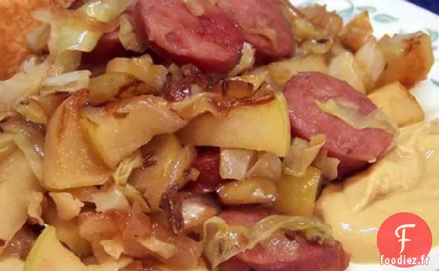 Saucisse De Poulet Fumée Aux Pommes Et Au Chou