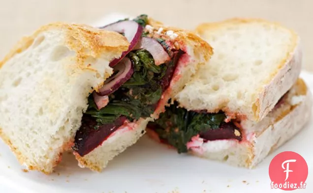 Sandwichs À La Betterave Rôtie Et Au Fromage De Chèvre