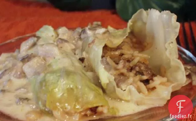 Rouleaux de Chou Farcis Épicés à la Sauce aux Champignons