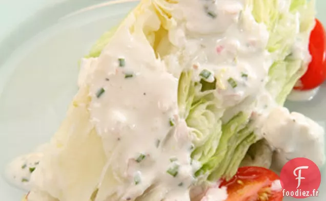 Quartiers d'Iceberg avec Vinaigrette au Fromage Bleu au Babeurre