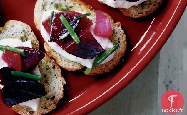 Crostini à la betterave et à la Burrata