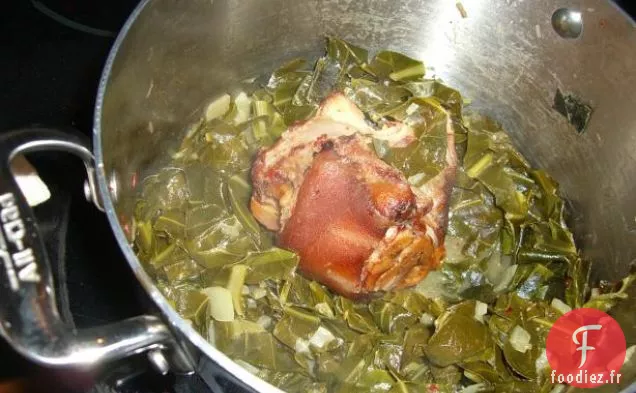 Légumes Verts De Collard Aux Pacanes (Végétalien)