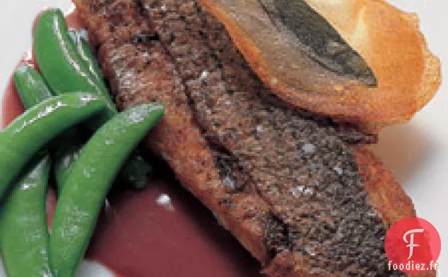 Bar Rayé À La Sauge Et Beurre Au vin Rouge