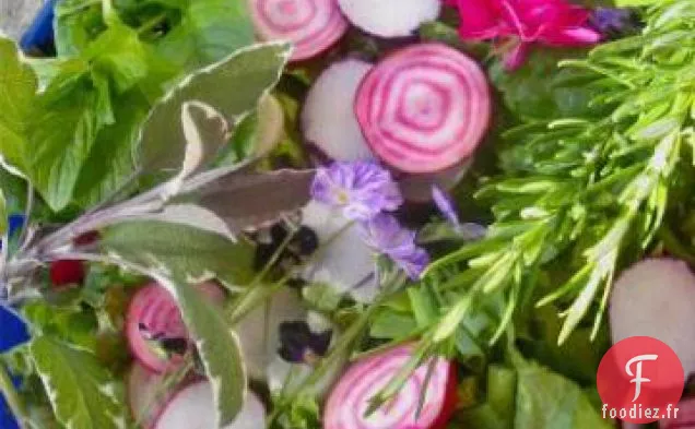 Salade d'Herbes et de Fleurs Anglaises Élisabéthaines Avec Vinaigrette au Miel