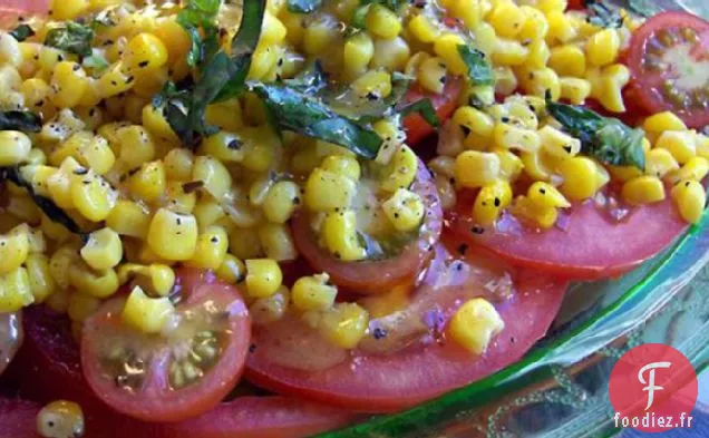 Tomates Tranchées Au Maïs et au Basilic