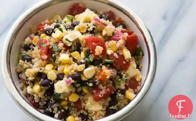 Salade Mexicaine de Quinoa avec Haricots Noirs, Maïs et Tomates