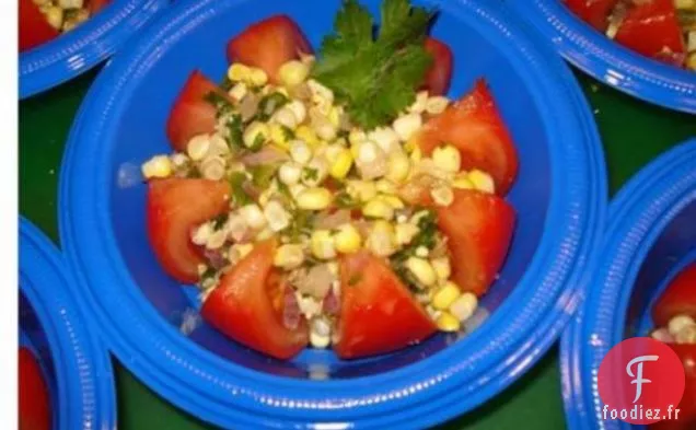 Salade De Tomates D'Été Avec Salsa De Maïs