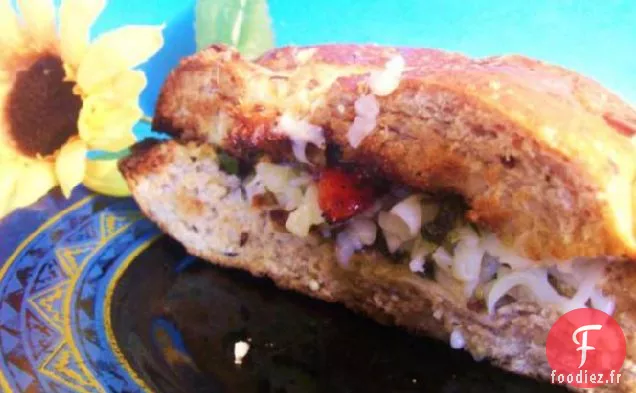 Sandwich Au Poivre Rôti et À la Mozzarella Avec Purée de Basilic