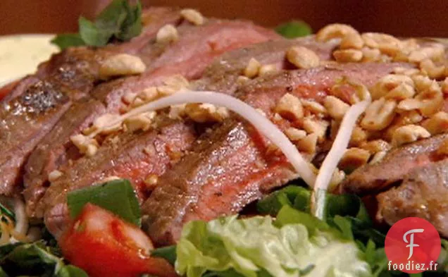 Salade de Steak à la Vinaigrette aux Arachides et au Citron Vert