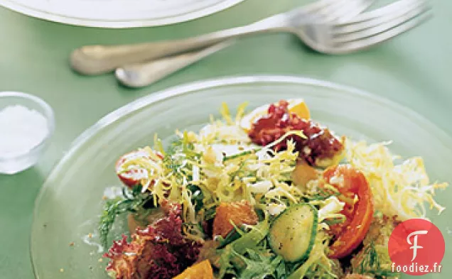 Salade Méditerranéenne aux Croûtons de Pain aux Olives