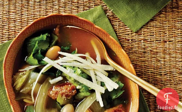 Soupe d'Escarole, de Haricots et de Saucisses au Parmesan