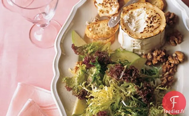 Salade Frisée aux Pommes Vertes et Toasts au Fromage de Chèvre
