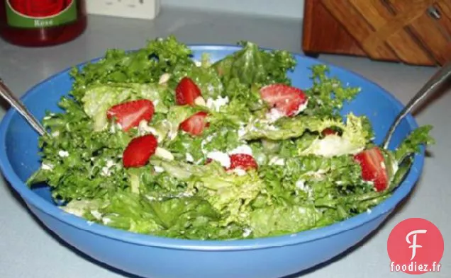 Salade de Fraises, Fromage de Chèvre et Noix de Pin du Nord-Ouest du Pacifique