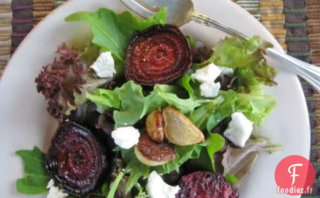 Légumes Verts Mélangés avec des Betteraves rôties et de l'ail