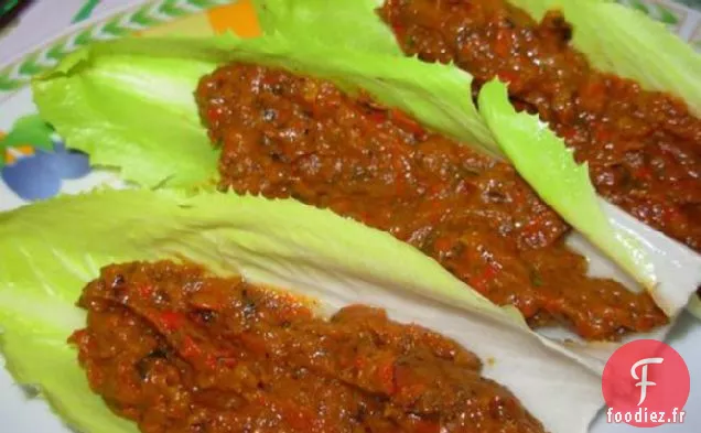Tapenade D'Olives et de Tomates Séchées Au Soleil Avec Feuilles D'Endives