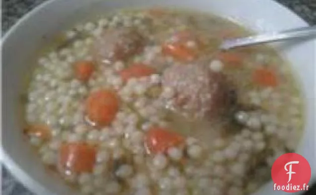 Minestra (Soupe d'Escarole et de Petites Boulettes de Viande)