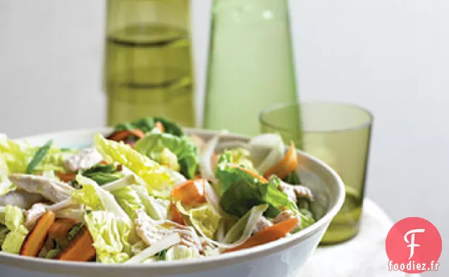 Salade de Poulet Poché aux Légumes Émincés