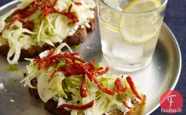 Toasts au Fenouil et Tomates Séchées au Soleil