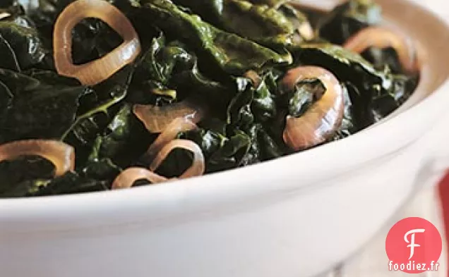 Chou Frisé Toscan aux Oignons Caramélisés et Vinaigre de Vin Rouge