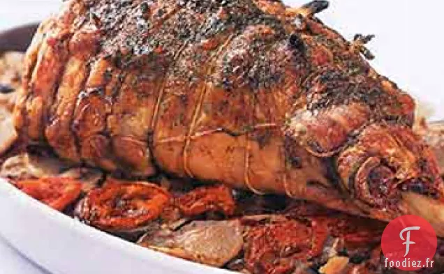 Gigot d'Agneau Rôti sur Tian de Pommes de terre, Aubergines et Tomates