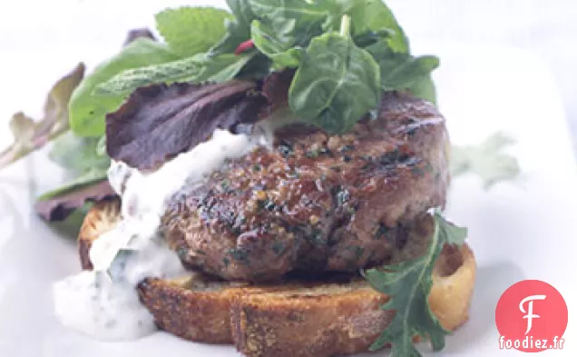 Hamburgers d'Agneau à Visage Ouvert avec Sauce au Yogourt à la Menthe