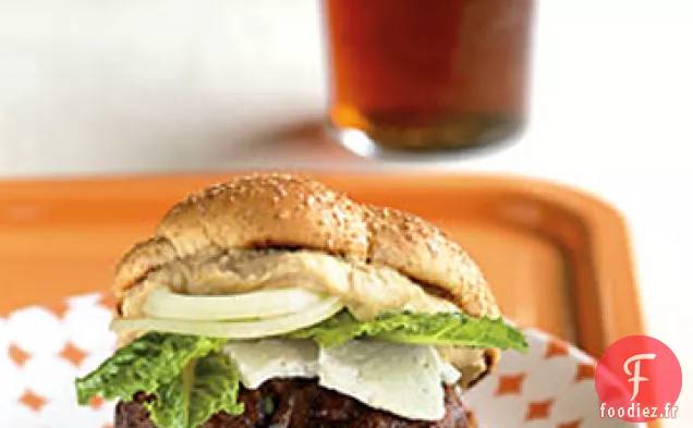 Hamburgers d'Agneau à la Menthe avec Feta et Houmous