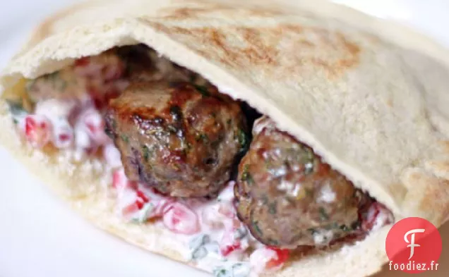 Boulettes de Viande d'Agneau au Yogourt et Sauce aux Graines de Grenade