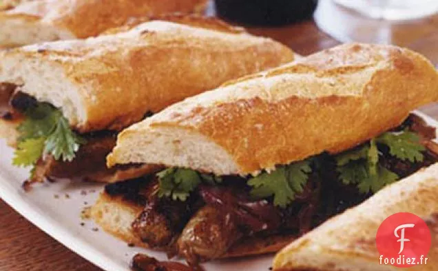 Sandwichs Merguez Grillés aux Oignons Rouges Caramélisés
