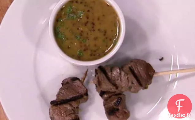 Brochettes de Filet d'Agneau Mariné à l'Ail et au Stout Irlandais avec Trempette au Miel