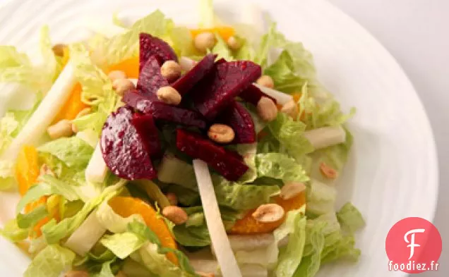 Salade Du Réveillon De Noël Avec Jicama, Betteraves, Orange Et Cacahuètes