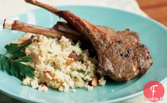 Côtelettes d'Agneau au Couscous aux Amandes et Raisins Secs