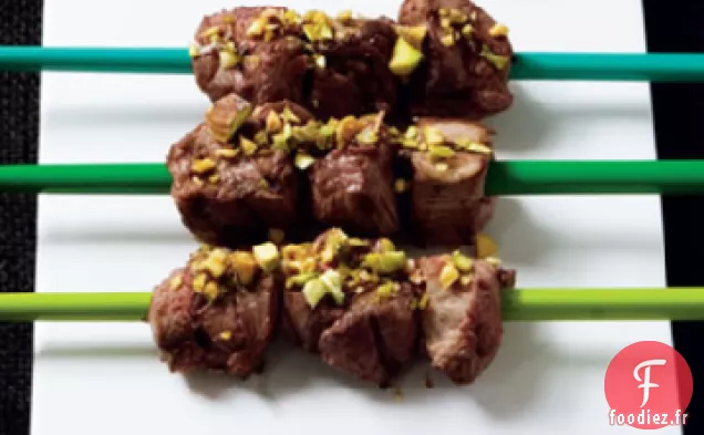 Brochettes d'Agneau à la Menthe Chaude et Sauce Pistache