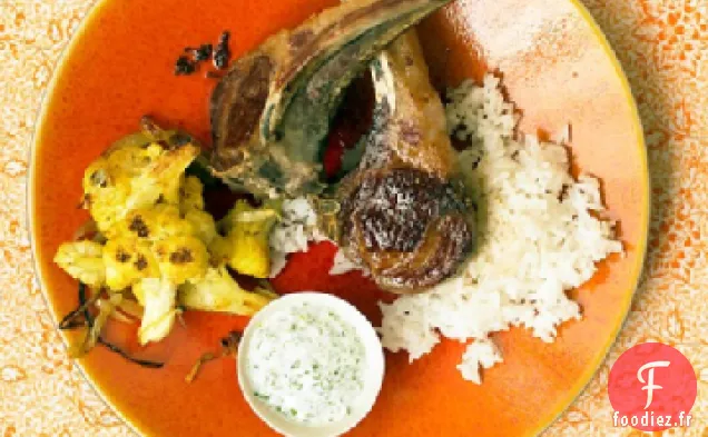 Côtelettes d'Agneau au Chou-Fleur au Curry et Sauce au Yogourt