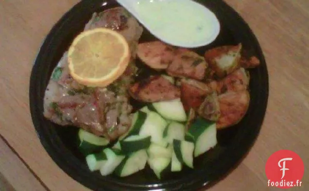Côtelettes D'Agneau Grillées Avec Sauce Au Yogourt À L'Orange Et À La Menthe