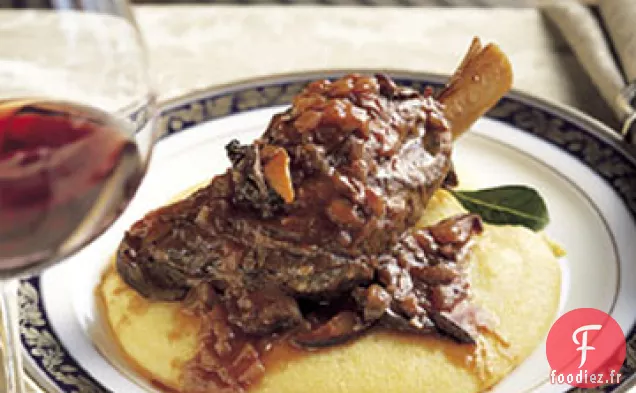 Jarrets d'Agneau Braisés sur Polenta Douce aux Feuilles de Laurier