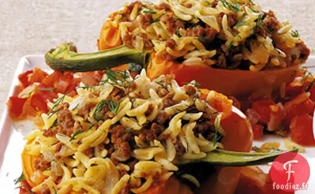 Poivron Farci d'Agneau et d'Orzo avec Sauce Tomate Épaisse