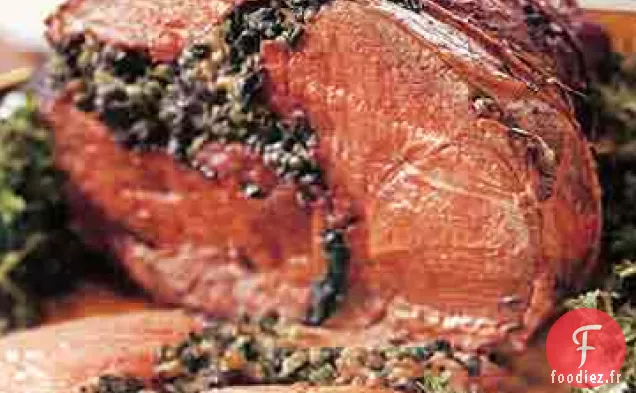 Gigot d'Agneau Farci aux Champignons Sauvages et aux Légumes Verts