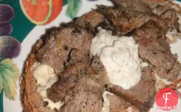 Brochettes D'Agneau À La Sauce Au Yogourt À La Coriandre