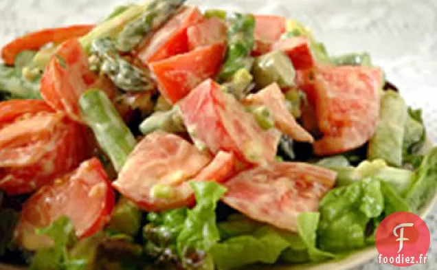 Salade d'Asperges et de Tomates avec Vinaigrette au Yogourt et au Fromage