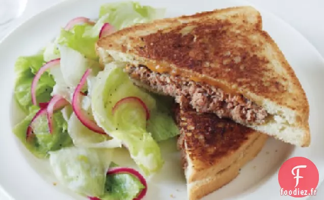 Galette Fondue avec Salade d'oignons Marinés