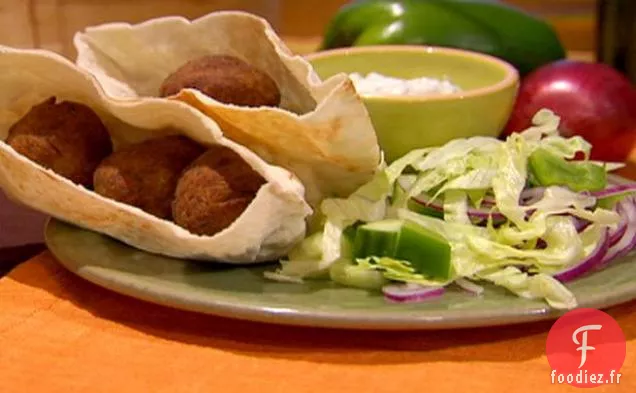 Sandwichs au Falafel avec Sauce au Yaourt à la Menthe et au Sésame