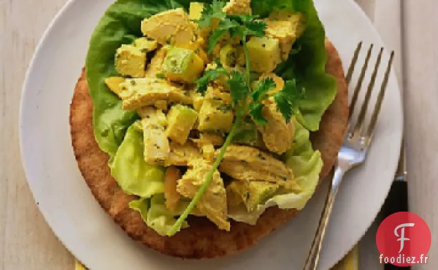 Salade de Poulet au Curry sur Pitas de Blé entier